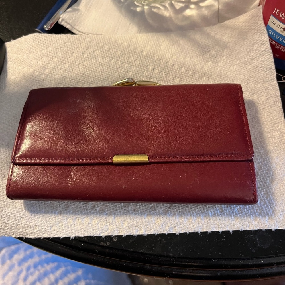 Beautiful new wallet look at pics that describes the snap